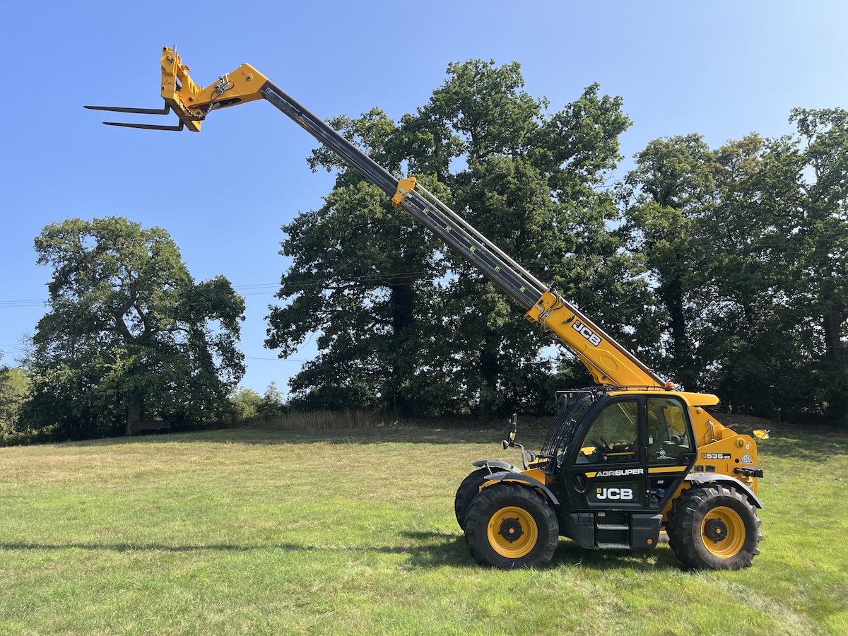 Telehandler loading
