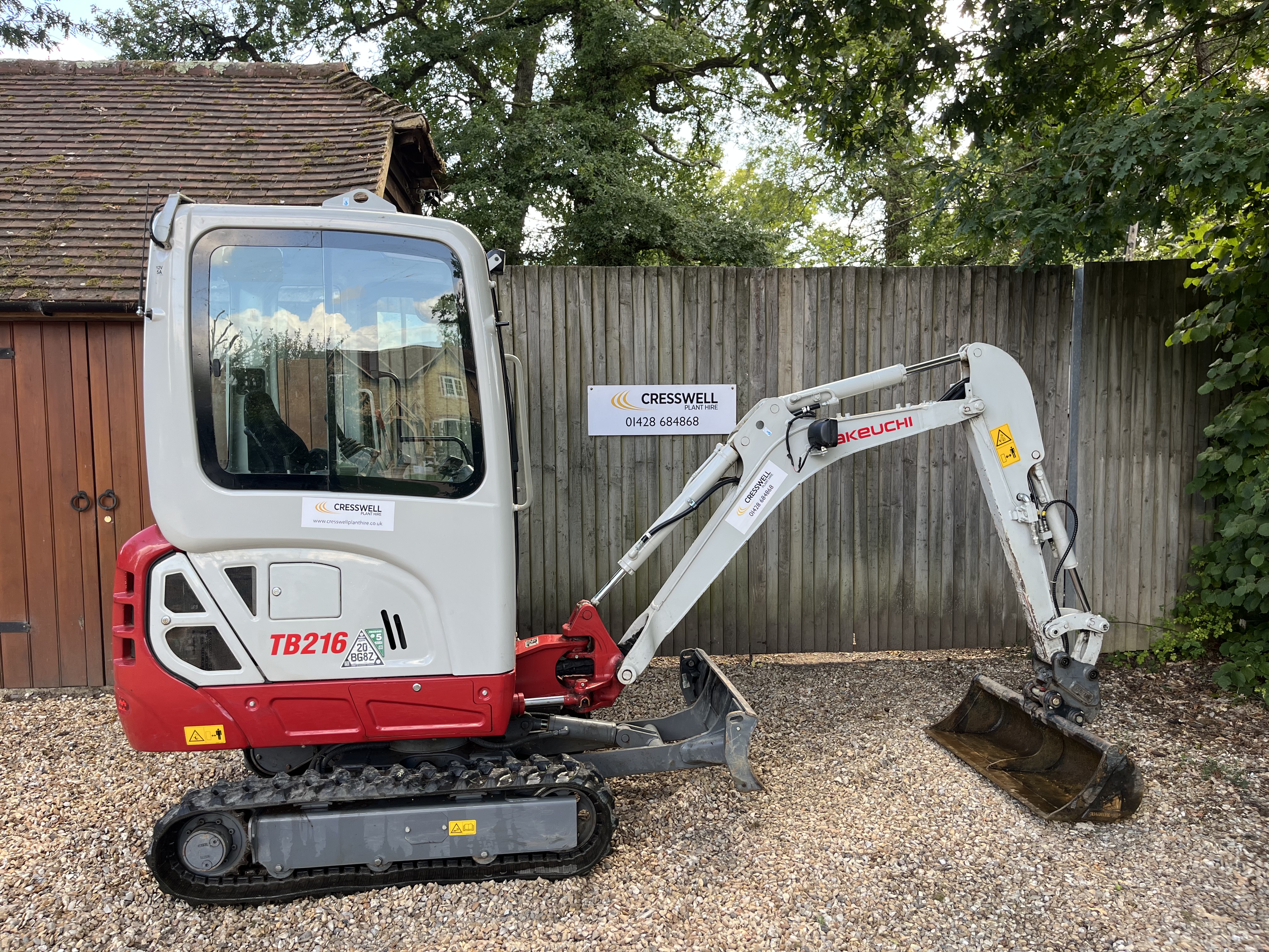 Excavator and hydraulic breaker